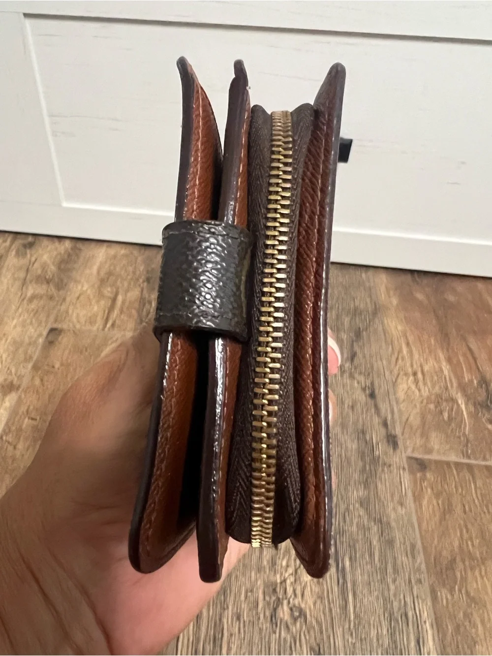 Louis Vuitton Monogram Compact Bifold Wallet - Excellent Condition